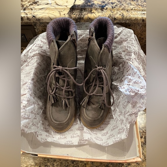 Mudd Distressed Explorer Heeled Ankle Boot - Picture 3 of 14